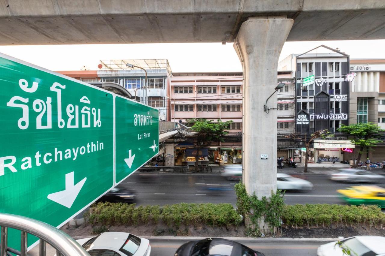 Baan Kun Mhor Hostel บ้านคุณหมอโฮสเทล بانكوك المظهر الخارجي الصورة